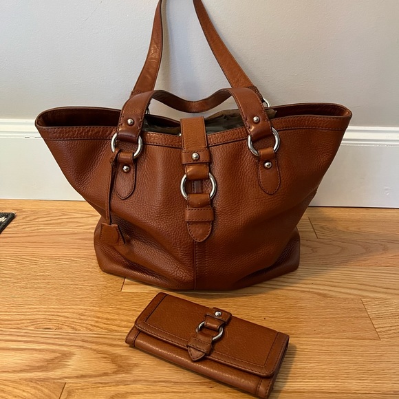 Banana Republic Handbags - Banana Republic Leather Tote Bag and Wallet Set
